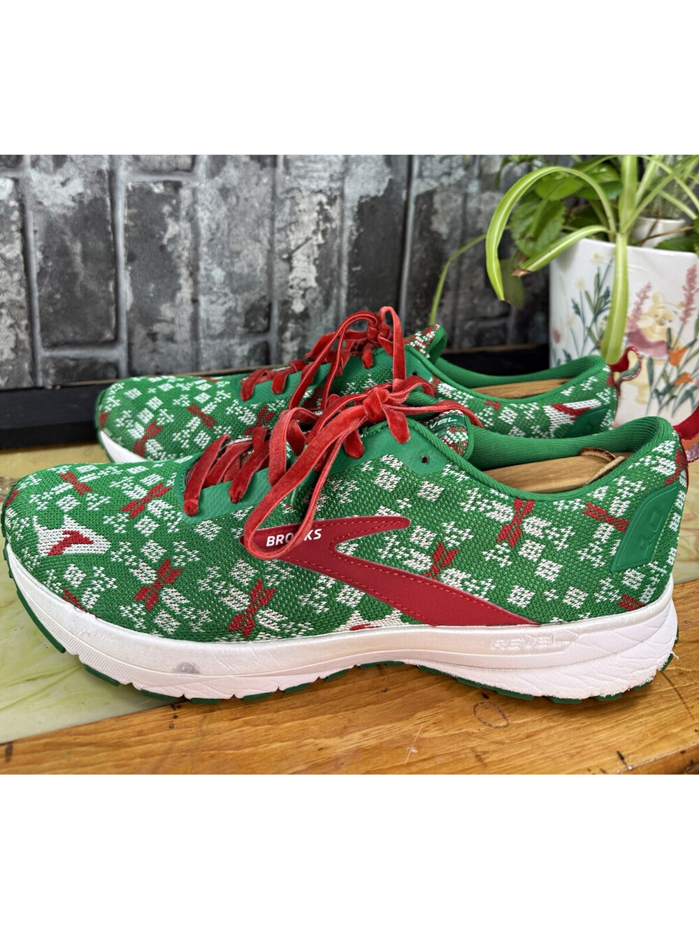 Brooks Revel Men's Running Shoes Fair Isle Christmas US 12 B